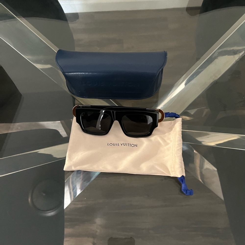 Louis Vuitton link square sunglasses